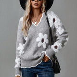 Kwiatuszek | Elegancki Sweter w Serek z Kwiatowym Wzorem