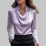 Victoria – Elegancka satynowa bluzka damska z lejącym dekoltem