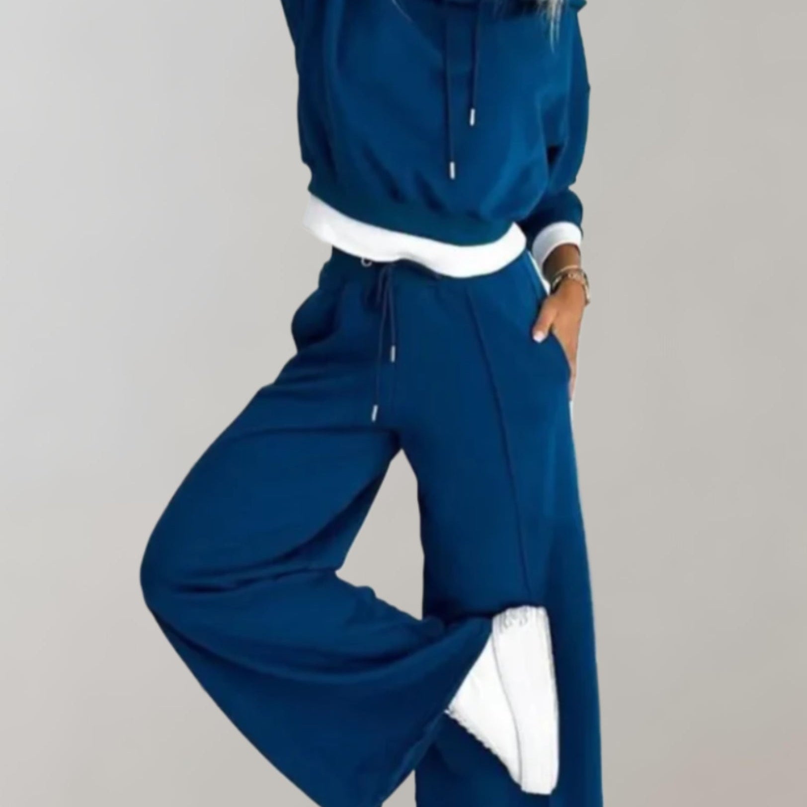 Nina | Dwuczęściowy dres hoodie z szerokimi spodniami damski