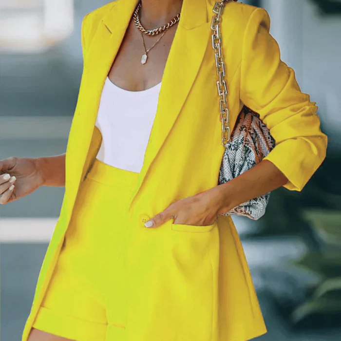 Stylowy zestaw blazer i szorty dla kobiet