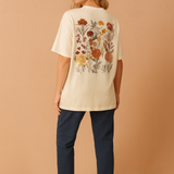 Oliwia | T-shirt z kwiatową kieszonką
